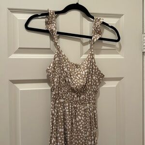 Women’s tan & white dress